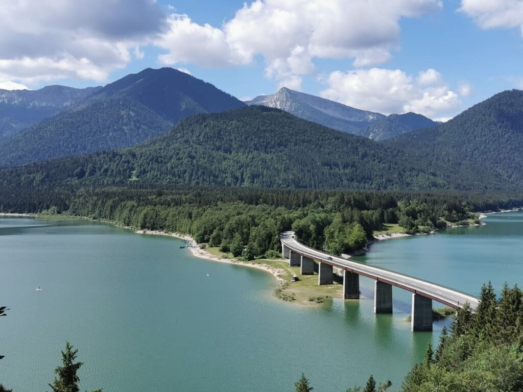 München Ausflug mit Kindern an den Sylvensteinsee