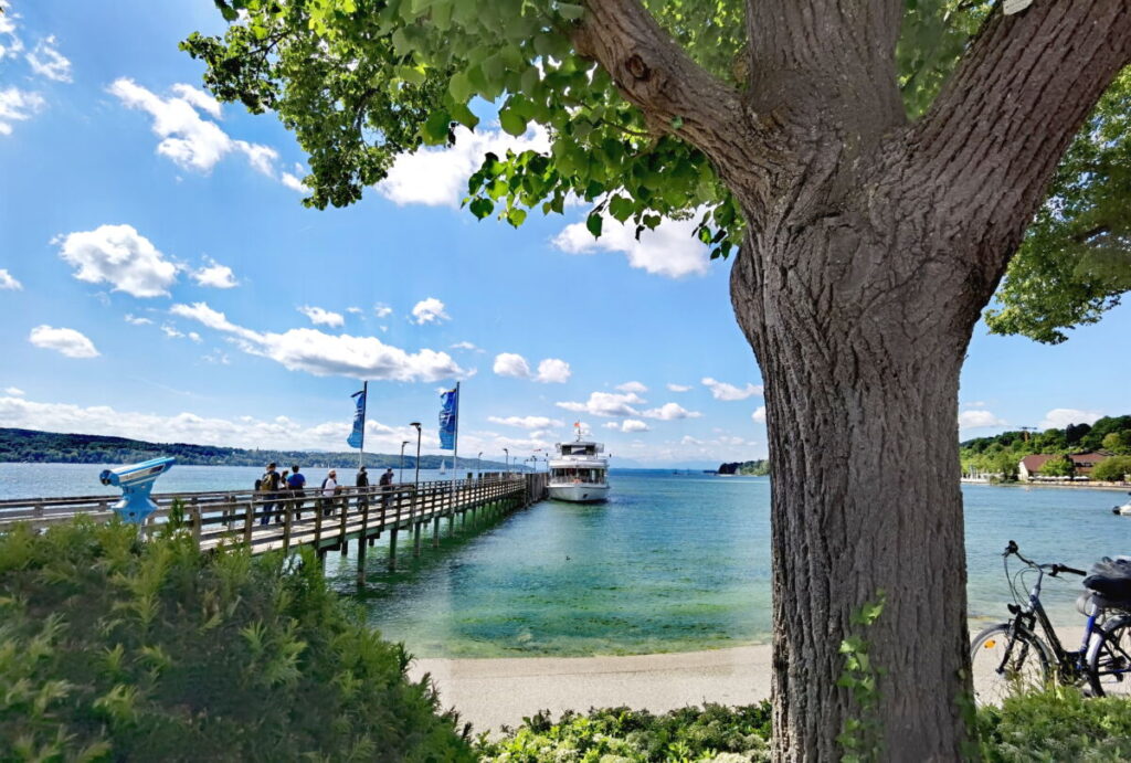 Ausblick von der Seepromenade Starnberg auf den Starnberger See