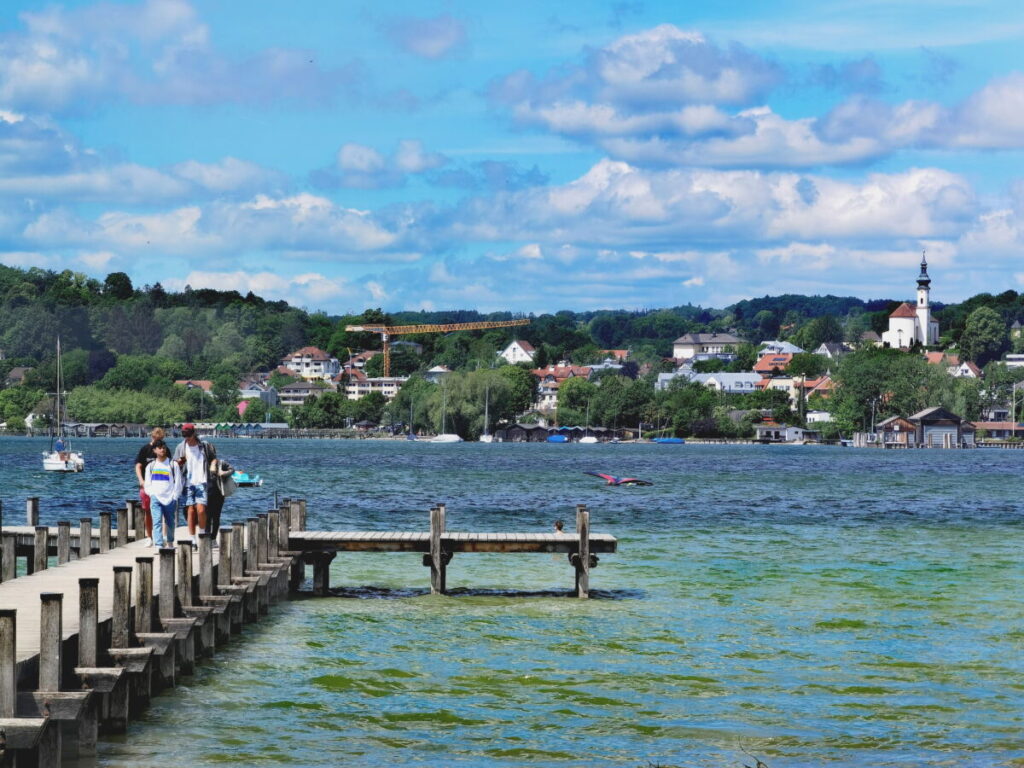 Blick über den Starnberger See auf den Ort Starnberg
